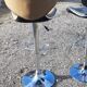Paire de tabourets de bar vintage chrome et skai