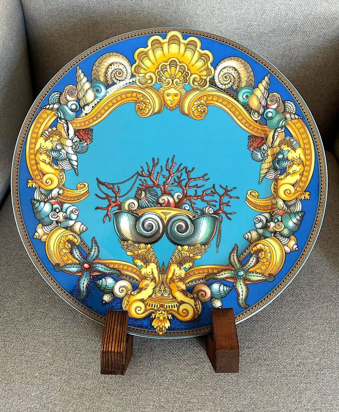 Assiette de présentation Versace pour Rosenthal « Les Trésors de la Mer »,