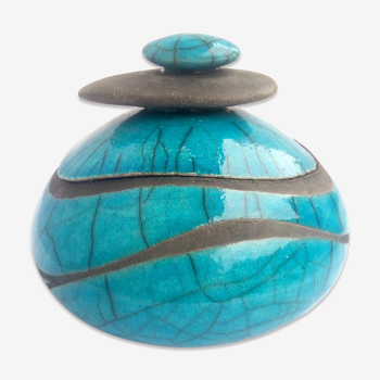 Boîte en raku turquoise aux formes organiques