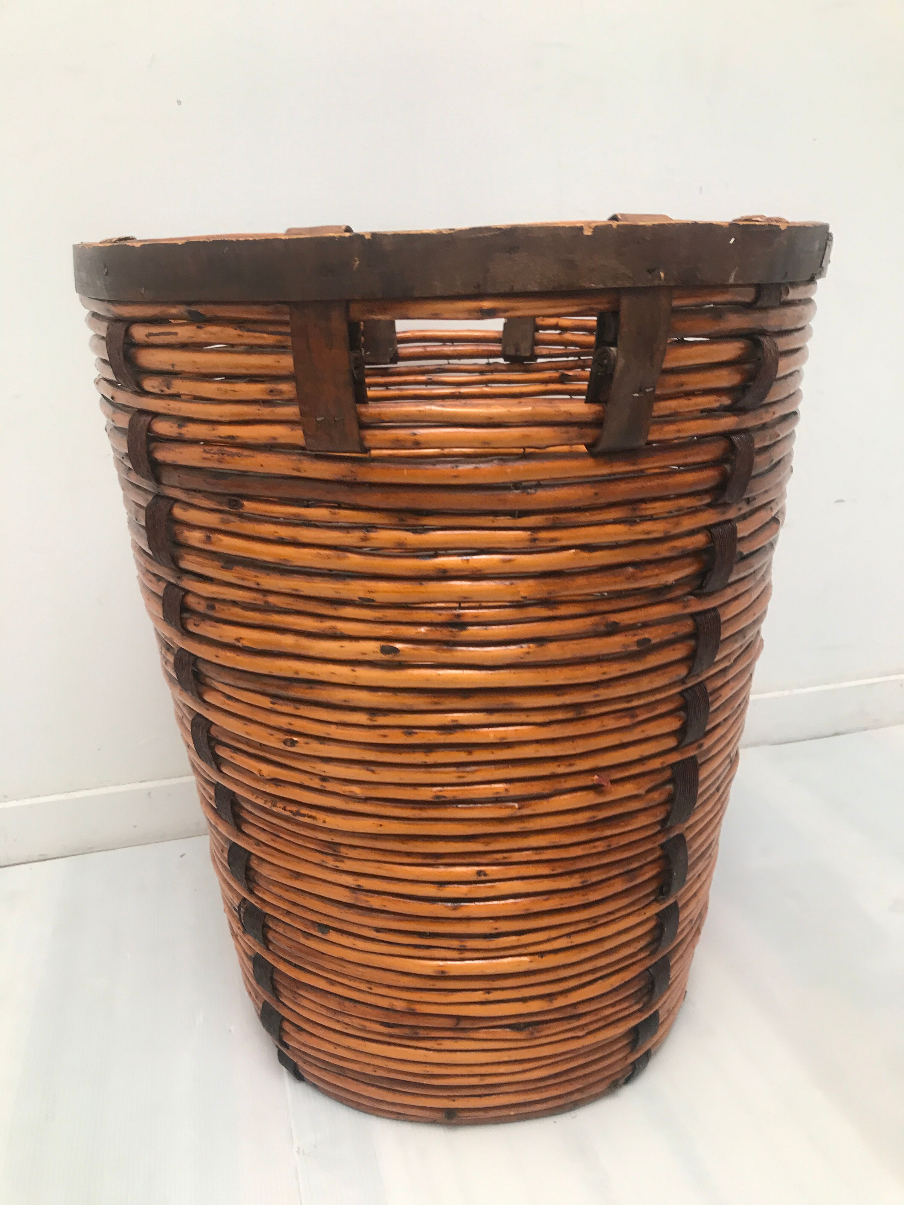 Vintage high-capacity rattan linen basket