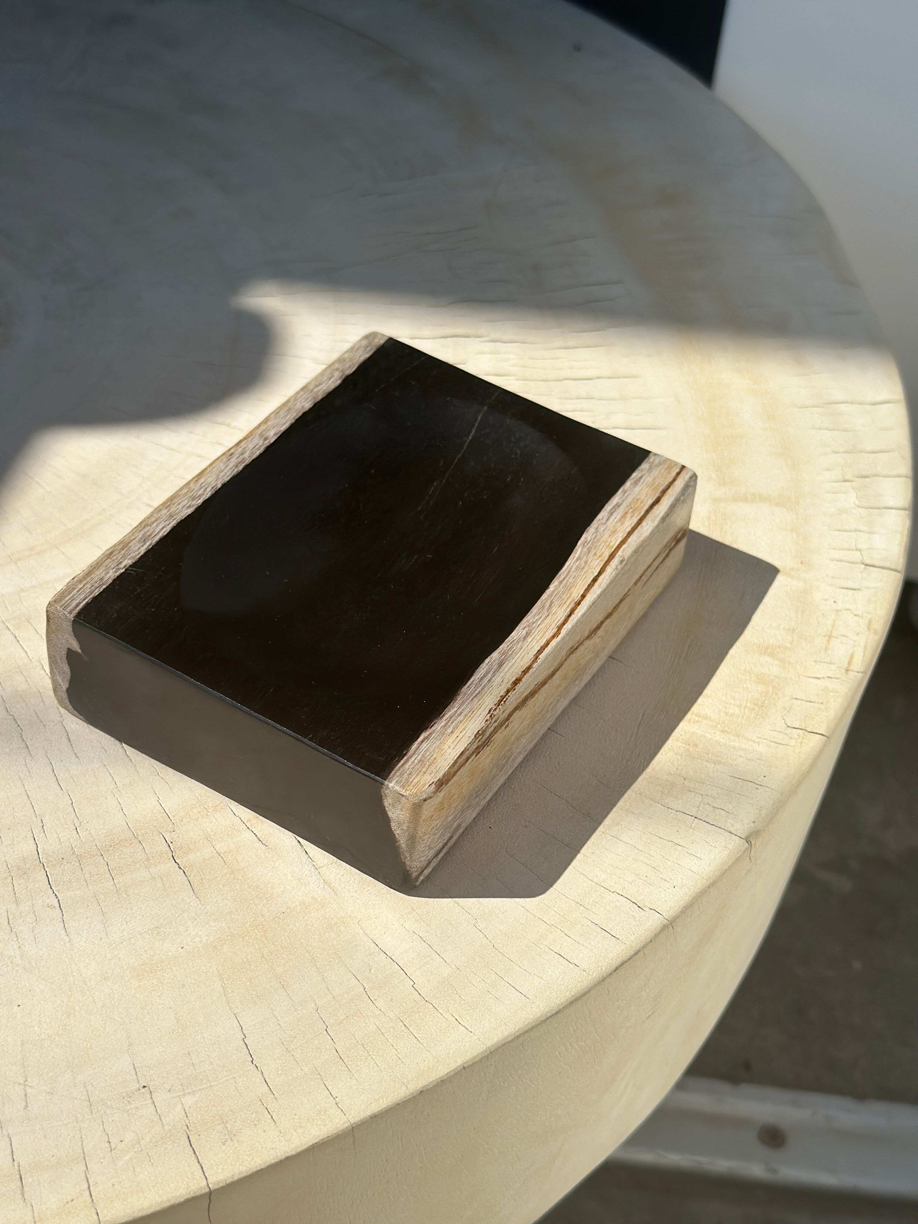 Porte savon en bois pétrifié bandes blanches de chaque côté