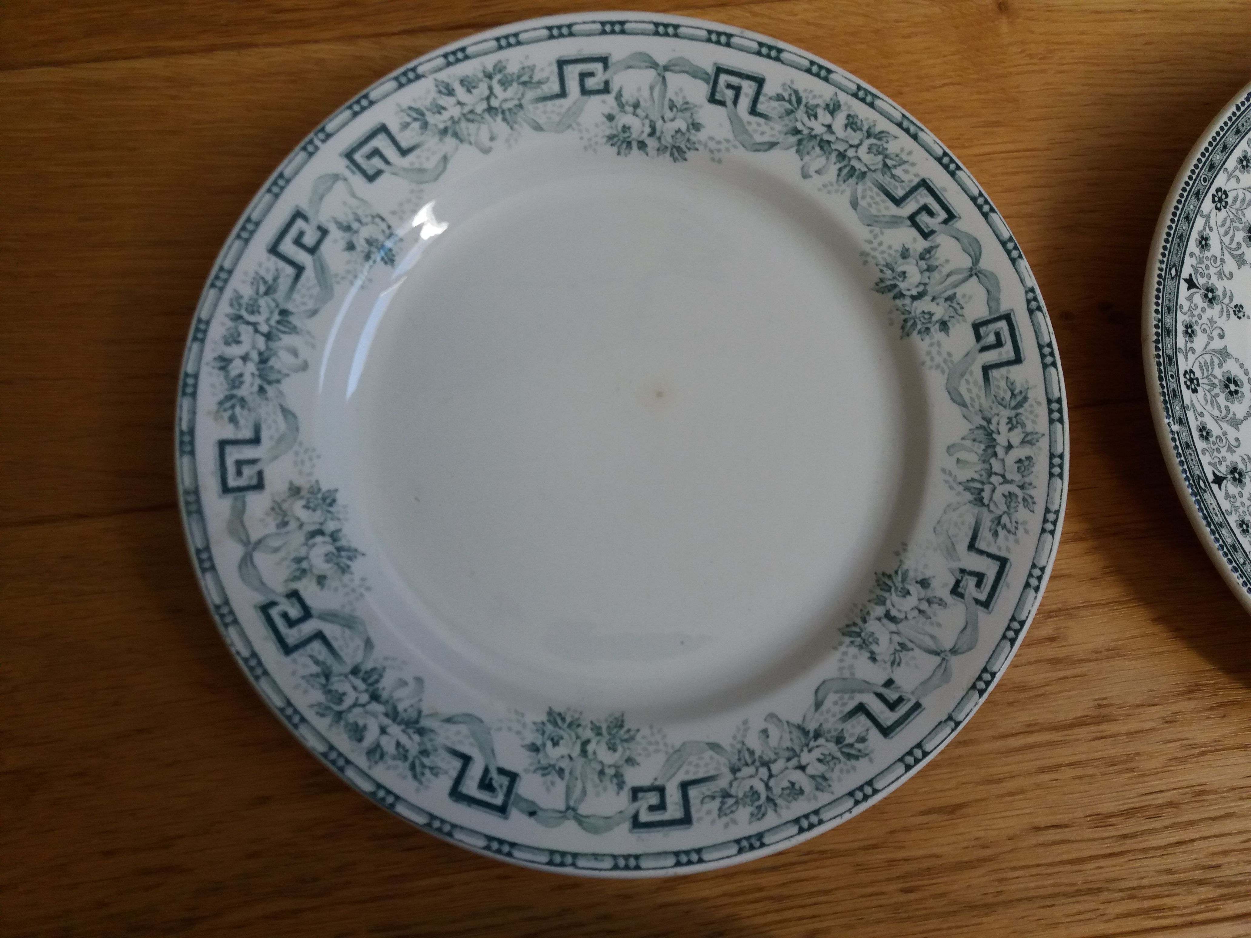 4 mismatched flat plates Terre de fer Moulin des Loups and Hamage