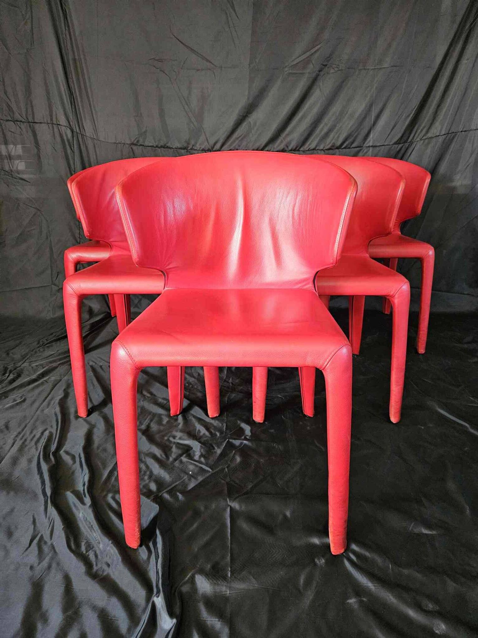 Suite de 6 chaises Cassina en cuir rouge