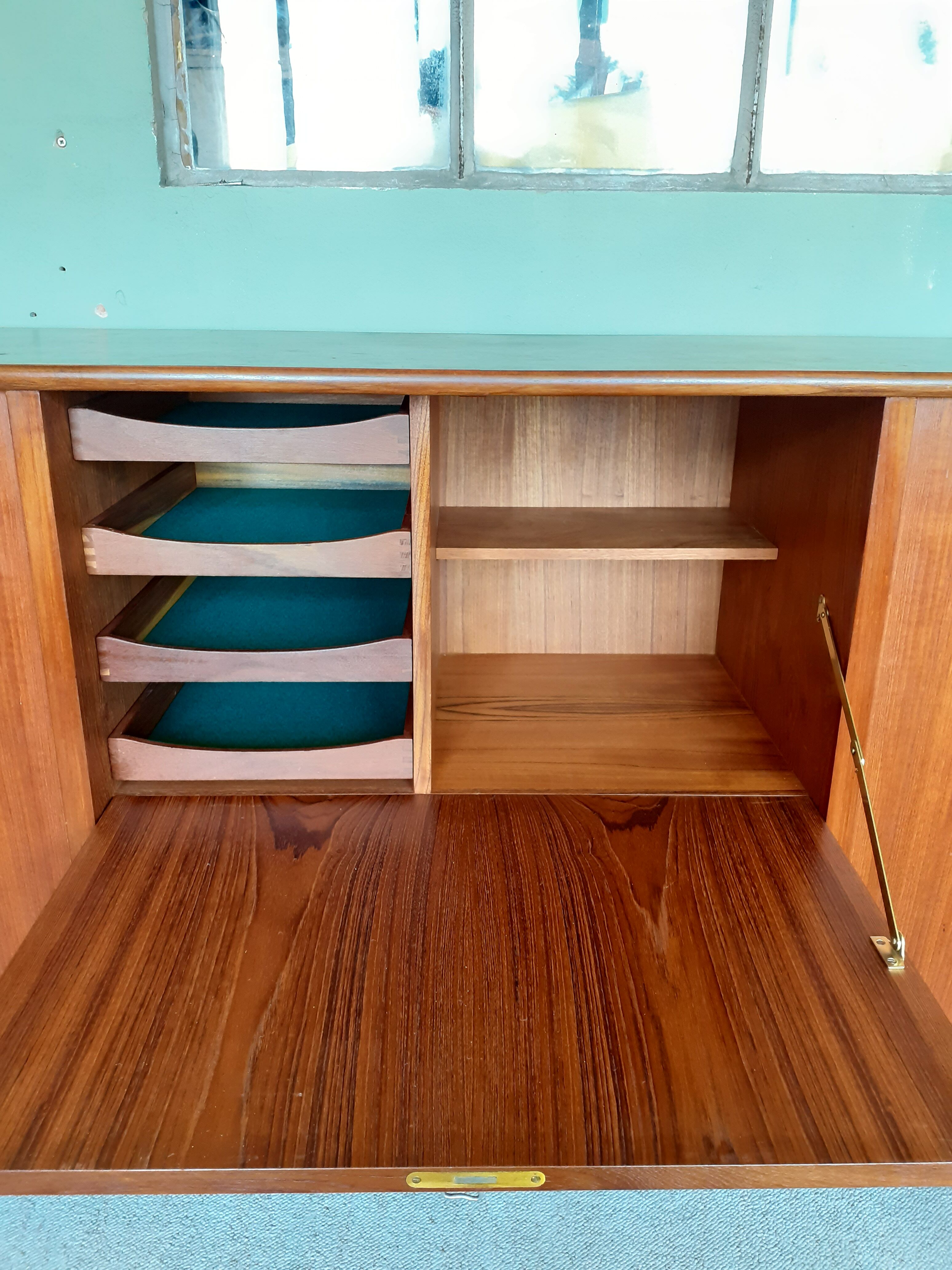 Buffet danois, design Ejvind a. Johansson pour Ivan Gern mobelfabrik