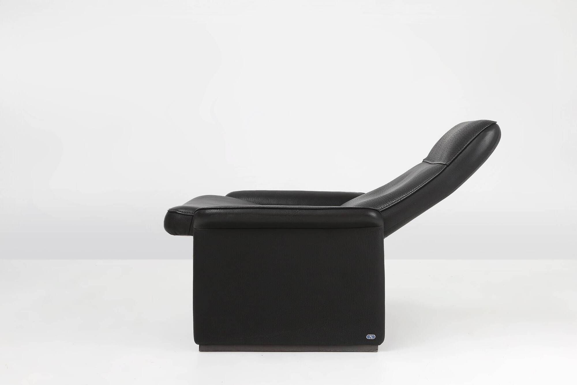 Exceptional De Sede DS50 lounge chair in black leather, Switzerland ca. 1980