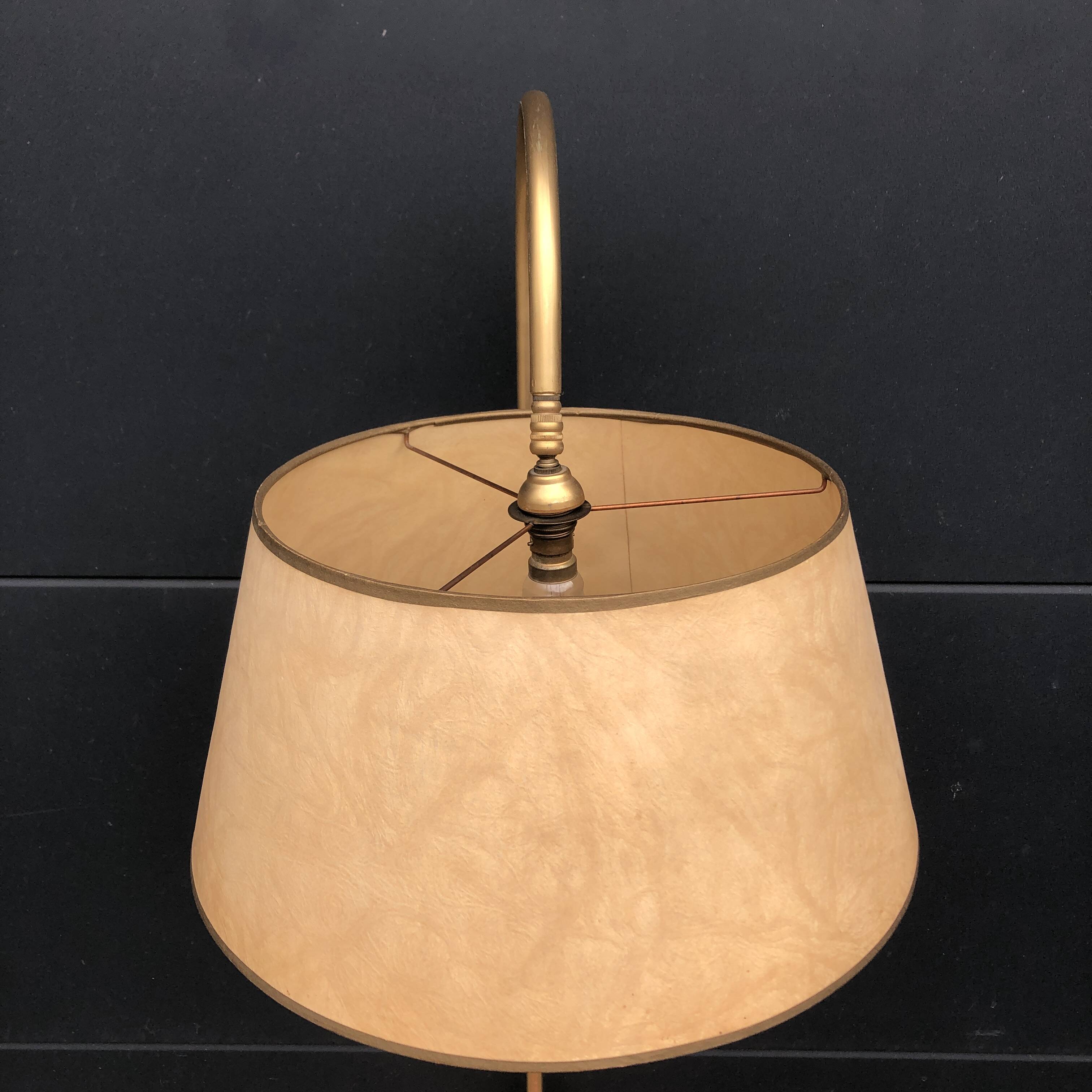 Magazine holder floor lamp