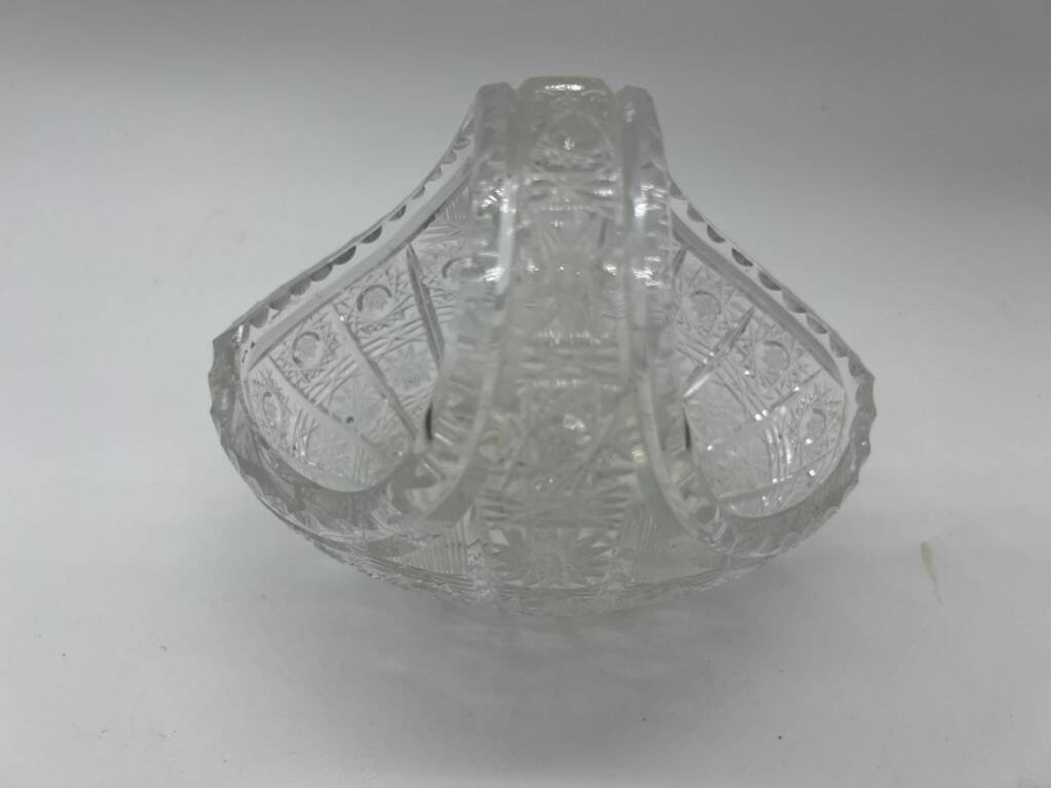 Panier en cristal de Bohême taillé – XXe siècle