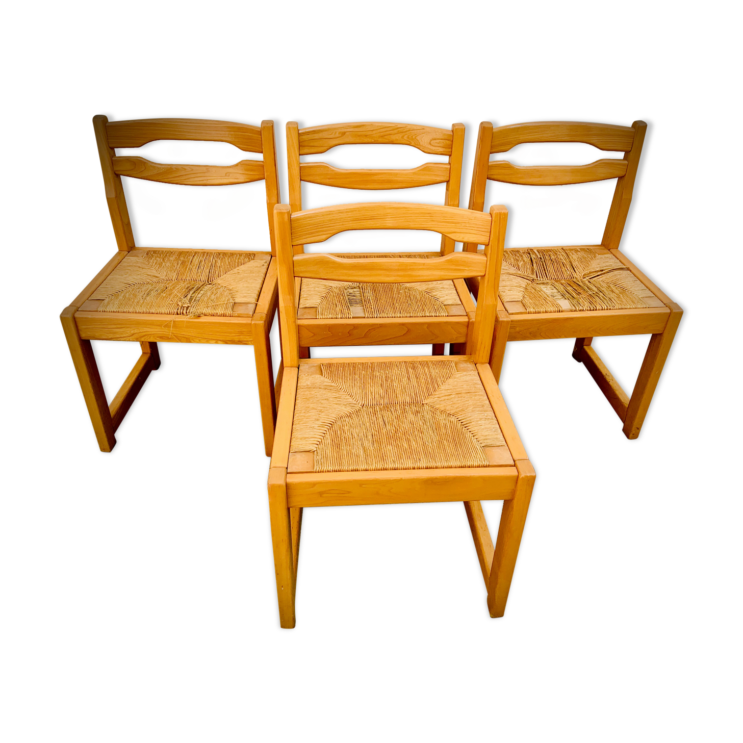 Set of 4 vintage elm chairs - large straw seat 1970