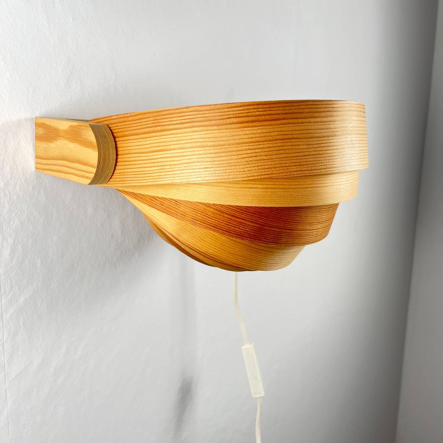 Translandia wall lamp in pine, Denmark, 1960-70