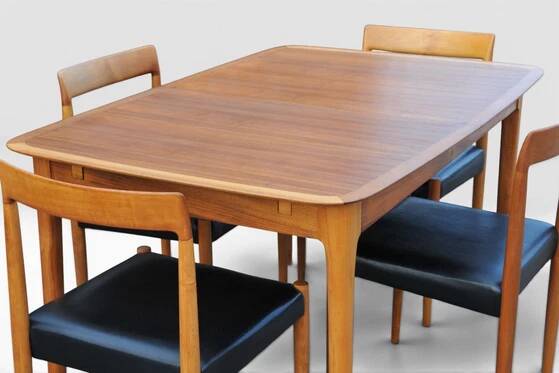 Extendable vintage Lübke table with 4 Lübke teak chairs