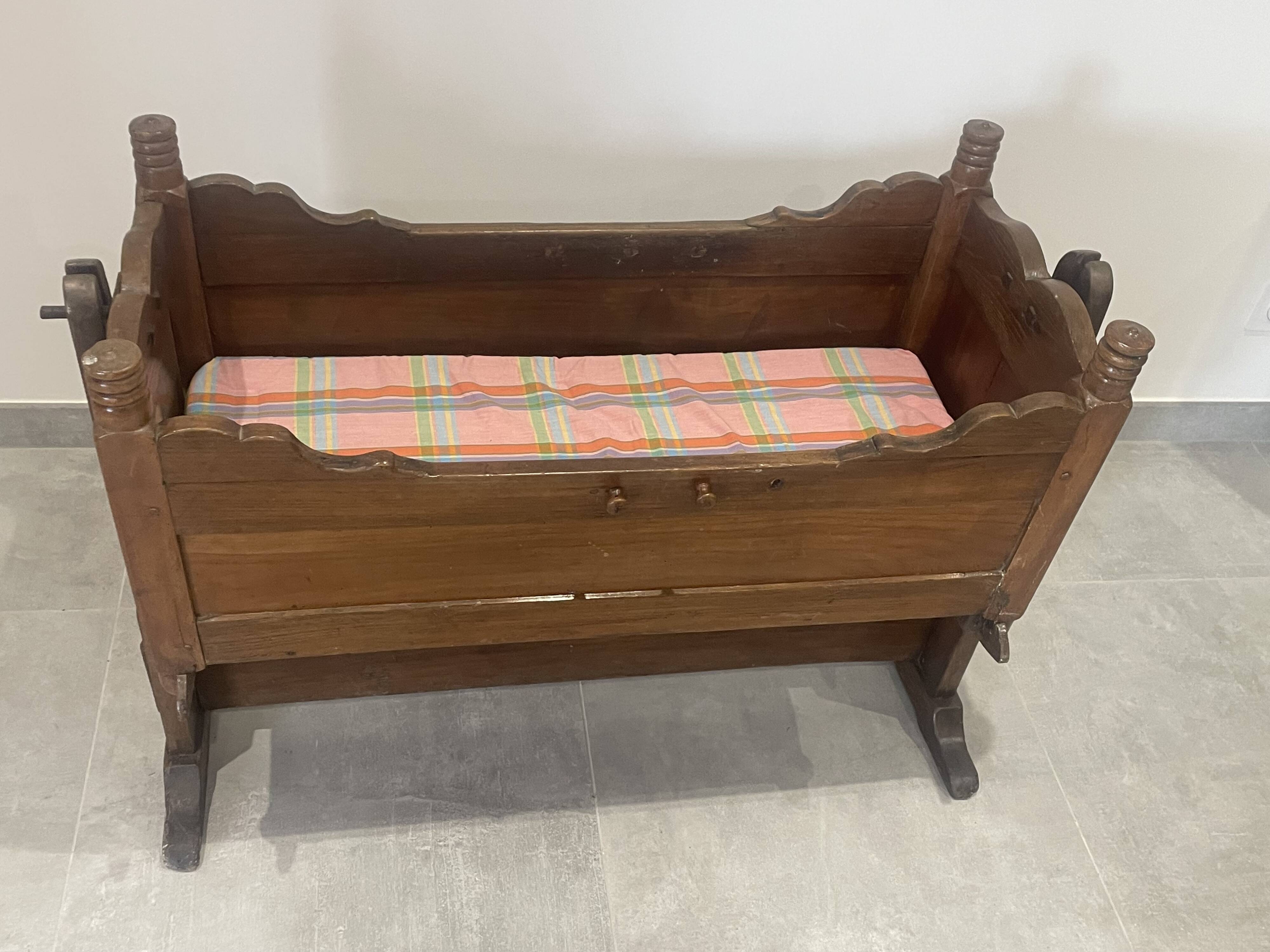 Small rocking bed 19th century