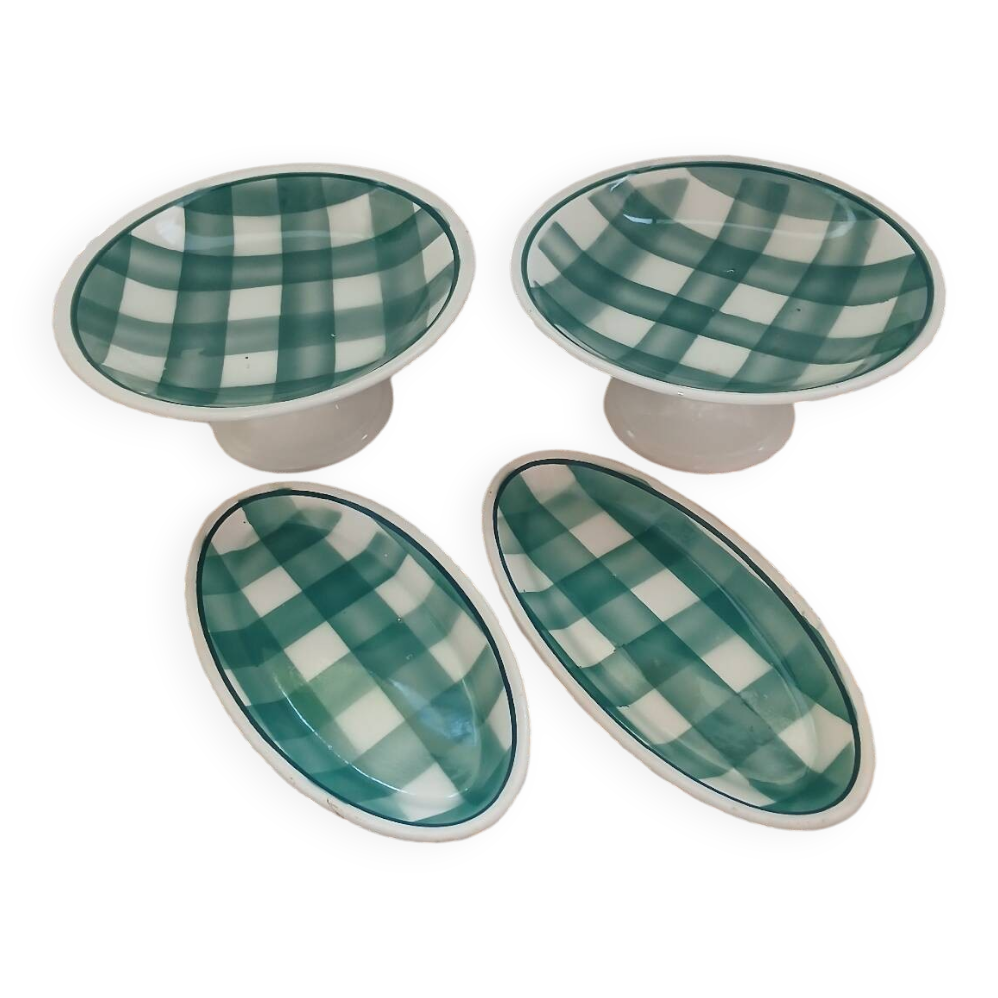 Ensemble de plats anciens carreaux écossais