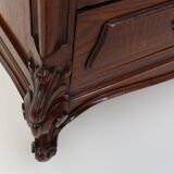 Commode ancienne française en chêne sculpté