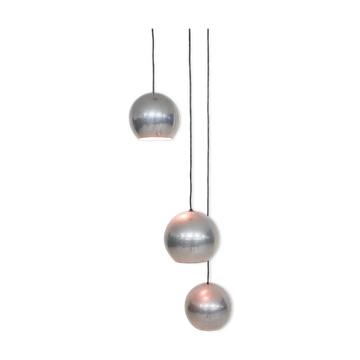 Ensemble de trois globes métalliques légers Pays-Bas des années 1960