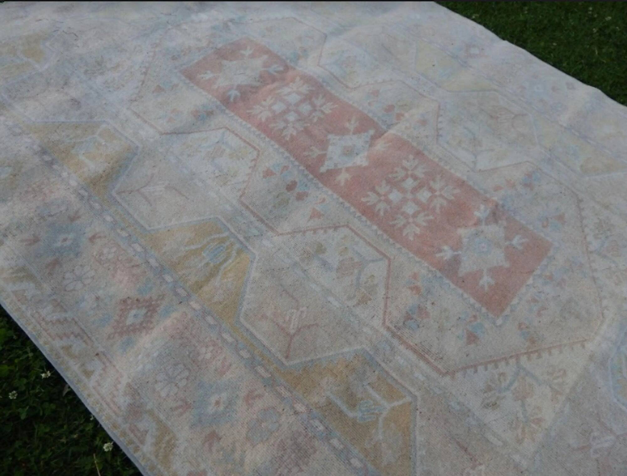 Vintage Turkish rug handmade 196x274 cm