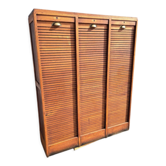 Curtain cabinet
