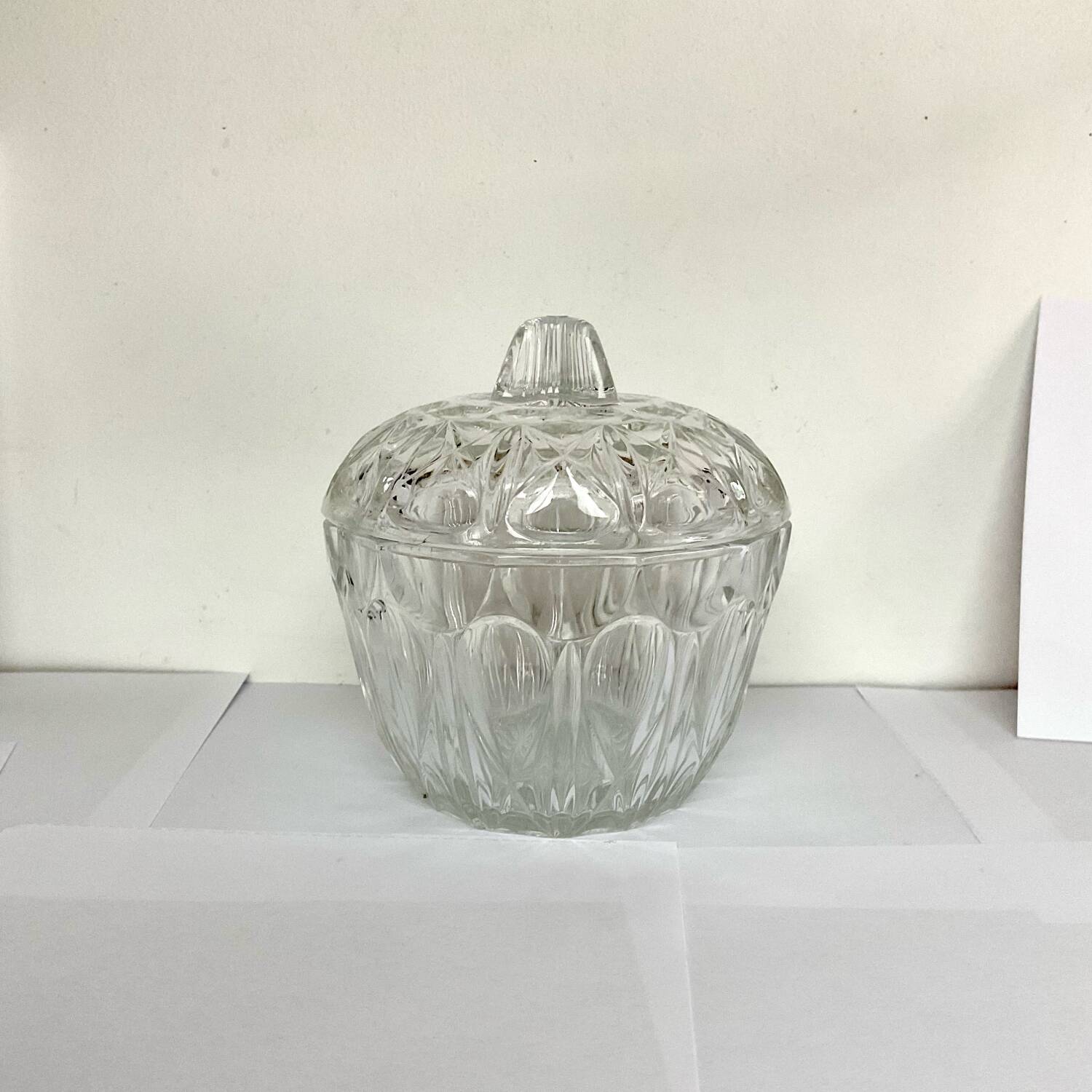 Sugar bowl in chiseled Reims glass