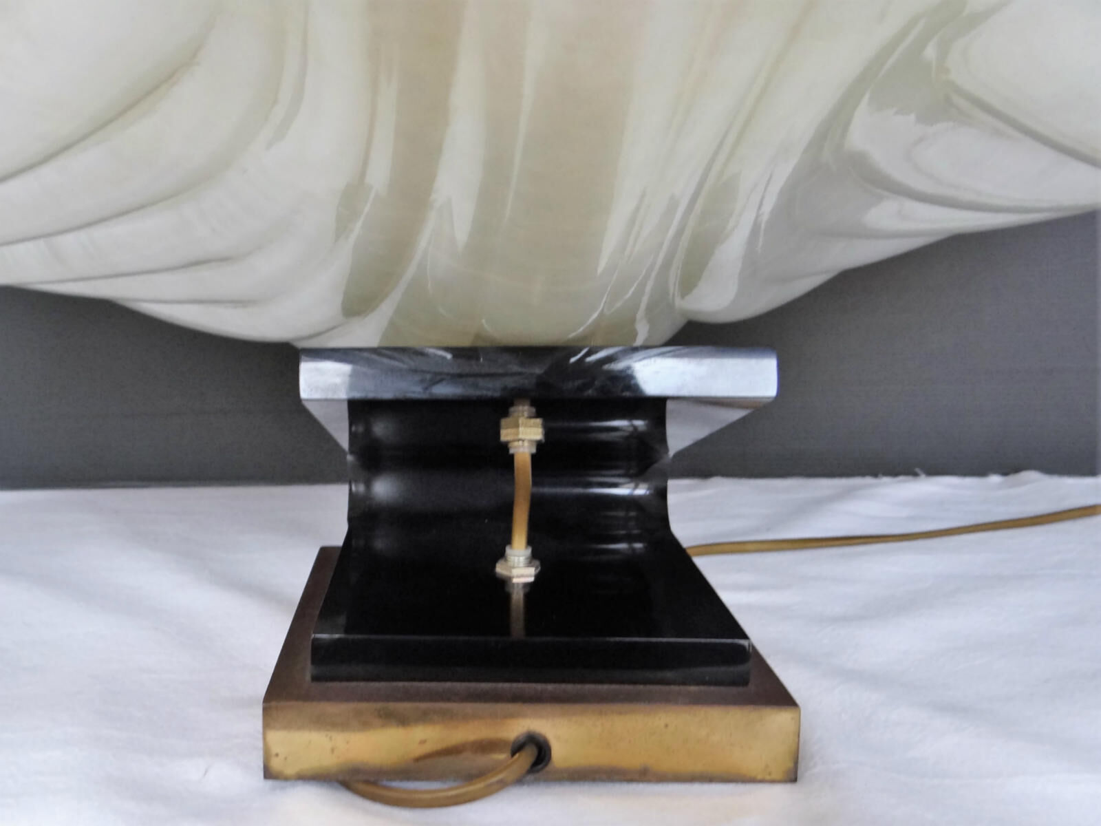 Liane Rougier lamp shell Benetier design 1970 in methacrylate