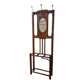 Wall-mounted coat rack