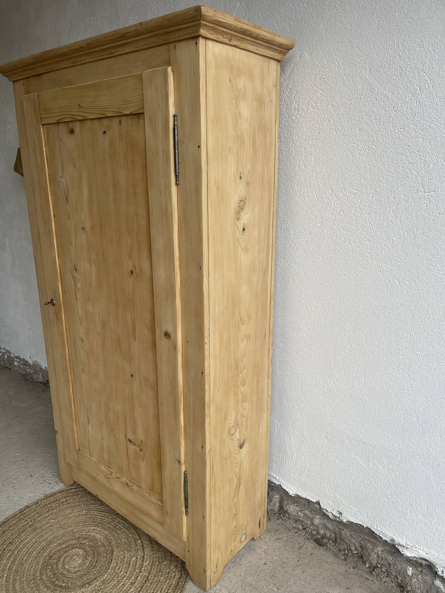 Hat cabinet
