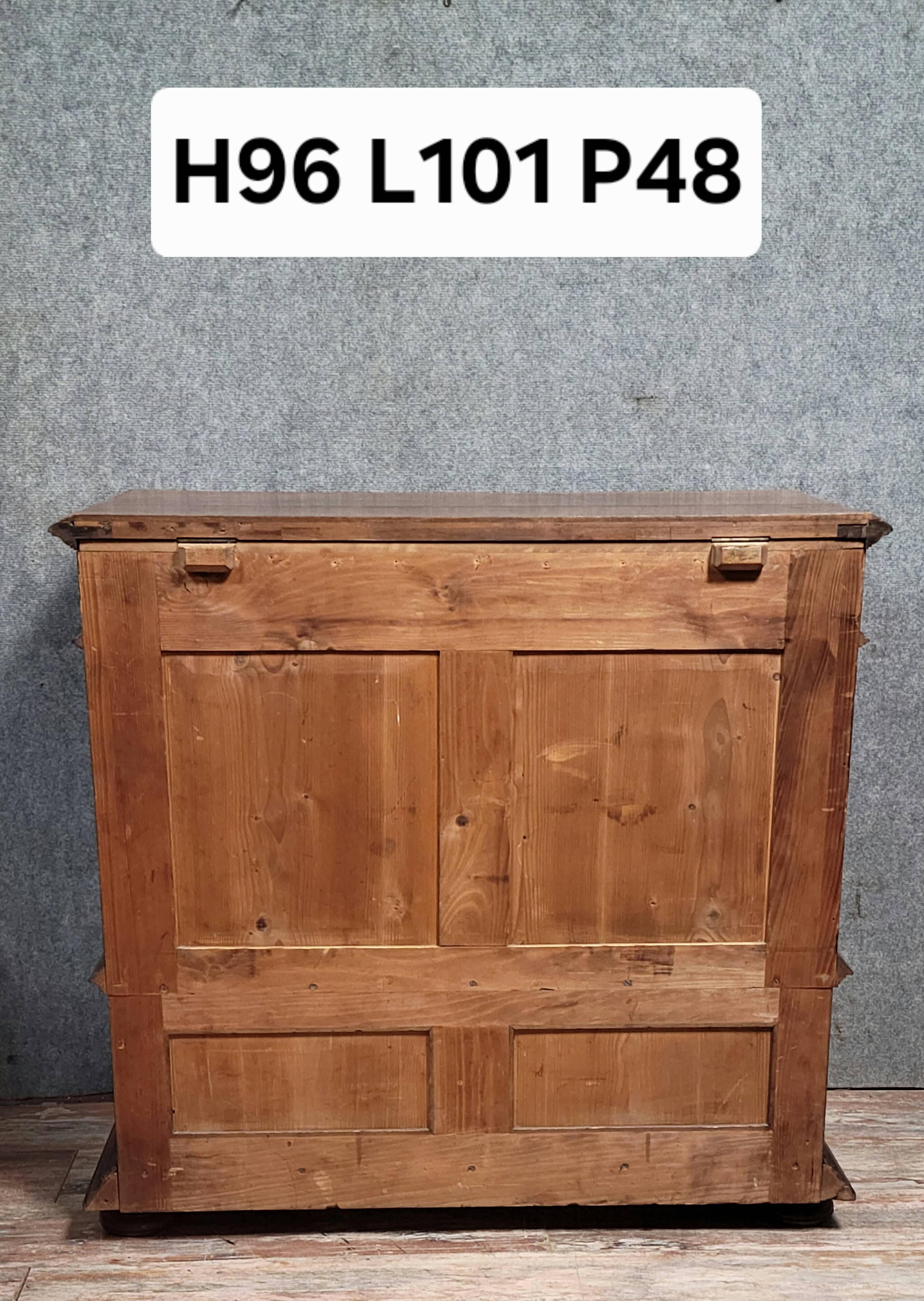 Meuble d’appui Style Renaissance en noyer a fonction dissimulée