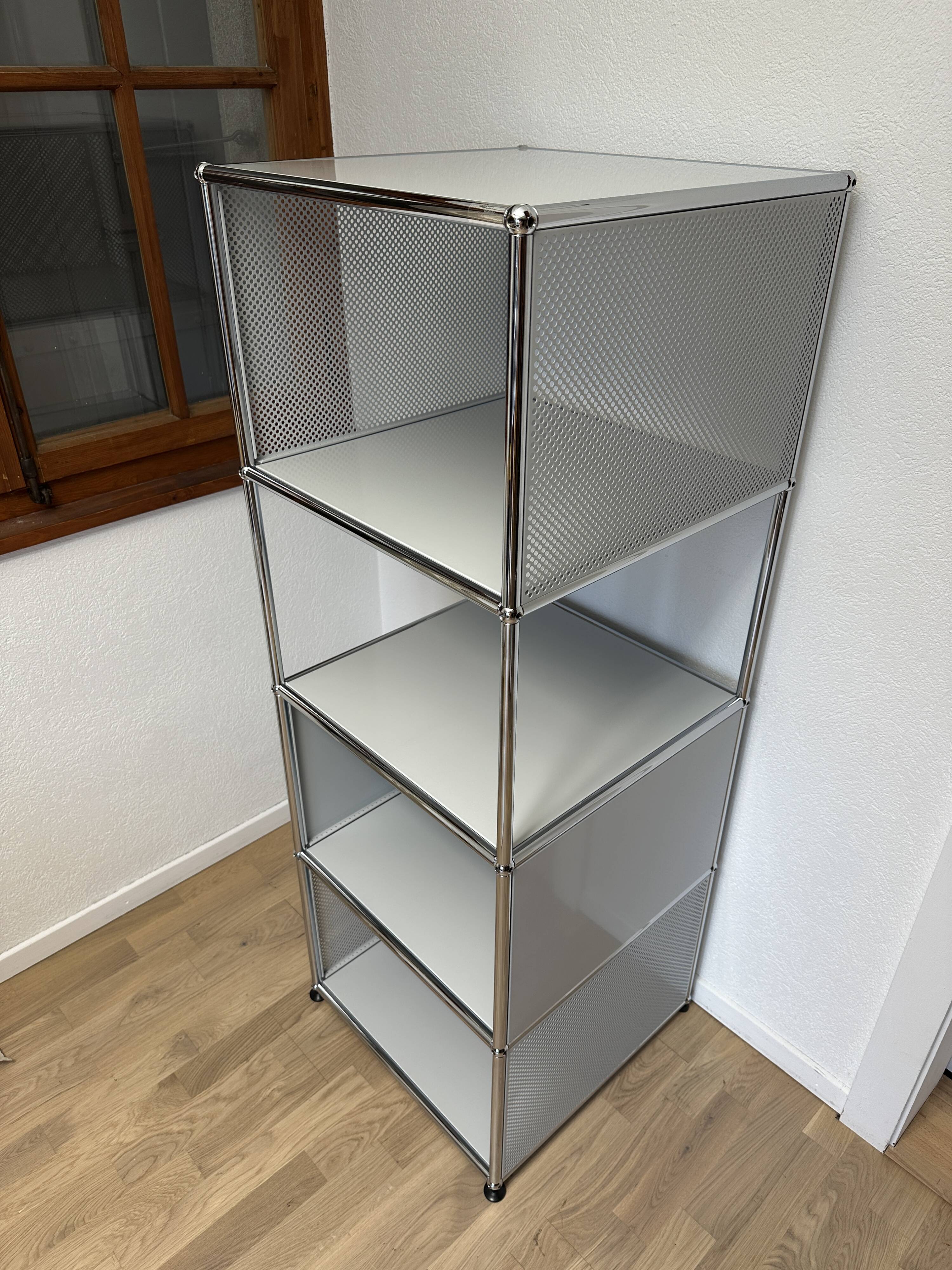 USM Haller shelf in light grey