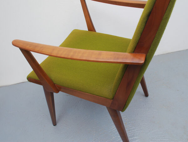 Fauteuil des années 1950 en cerisier, tissu vert