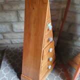 Commode forme pyramidale
