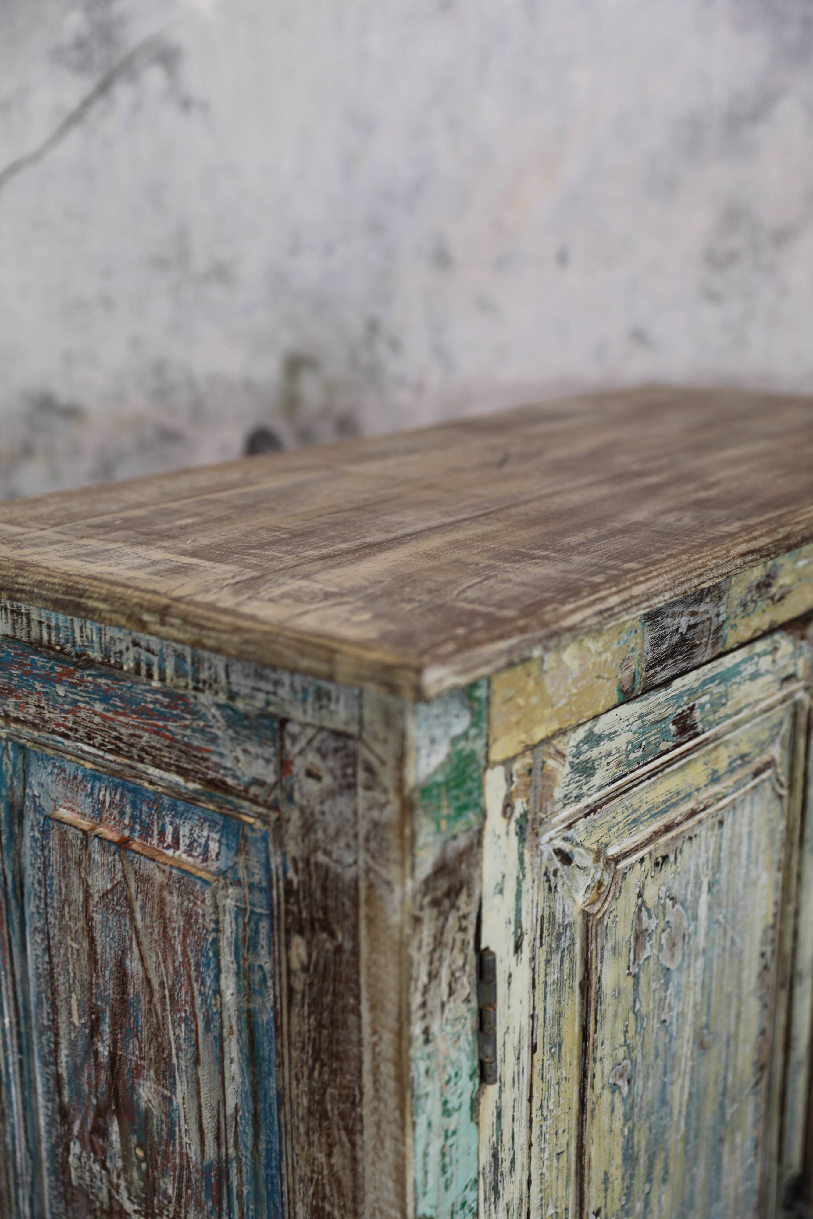 Low cabinet two doors in mango tree, patinated effect