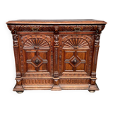 Commode de style Renaissance. Chêne sculpté.
