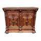 Commode de style Renaissance. Chêne sculpté.