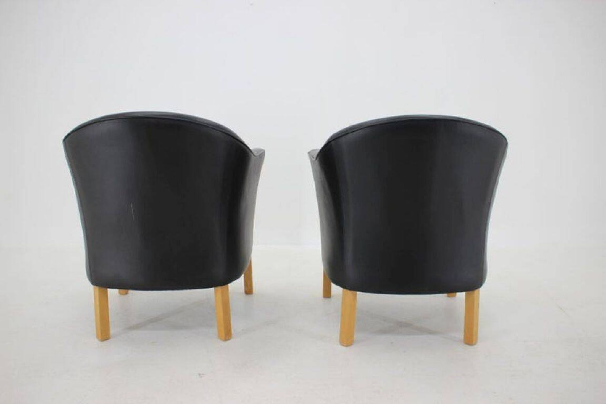 Pair of 1970s Mogens Hansen MH80 "Queen Chairs" in Black Leather and Oak