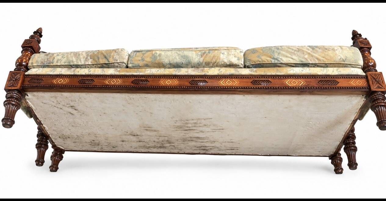 Three-seater canapé made of hand-carved Sheesham wood - Chiniot, Pakistan