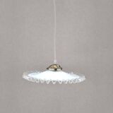 Suspension en opaline blanche crantée