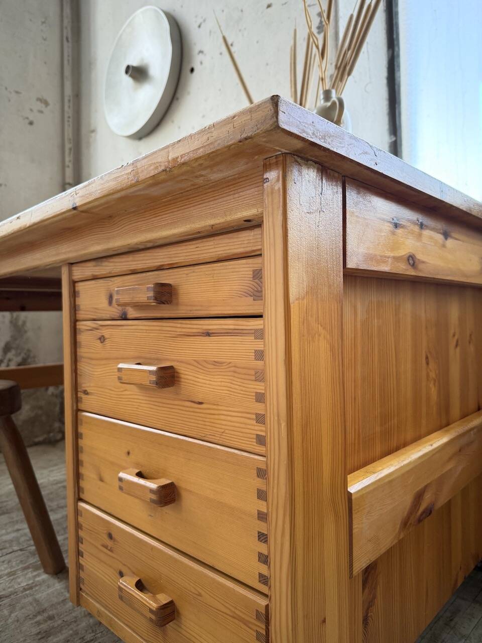 Bureau pin suédois style aperldoon 1970