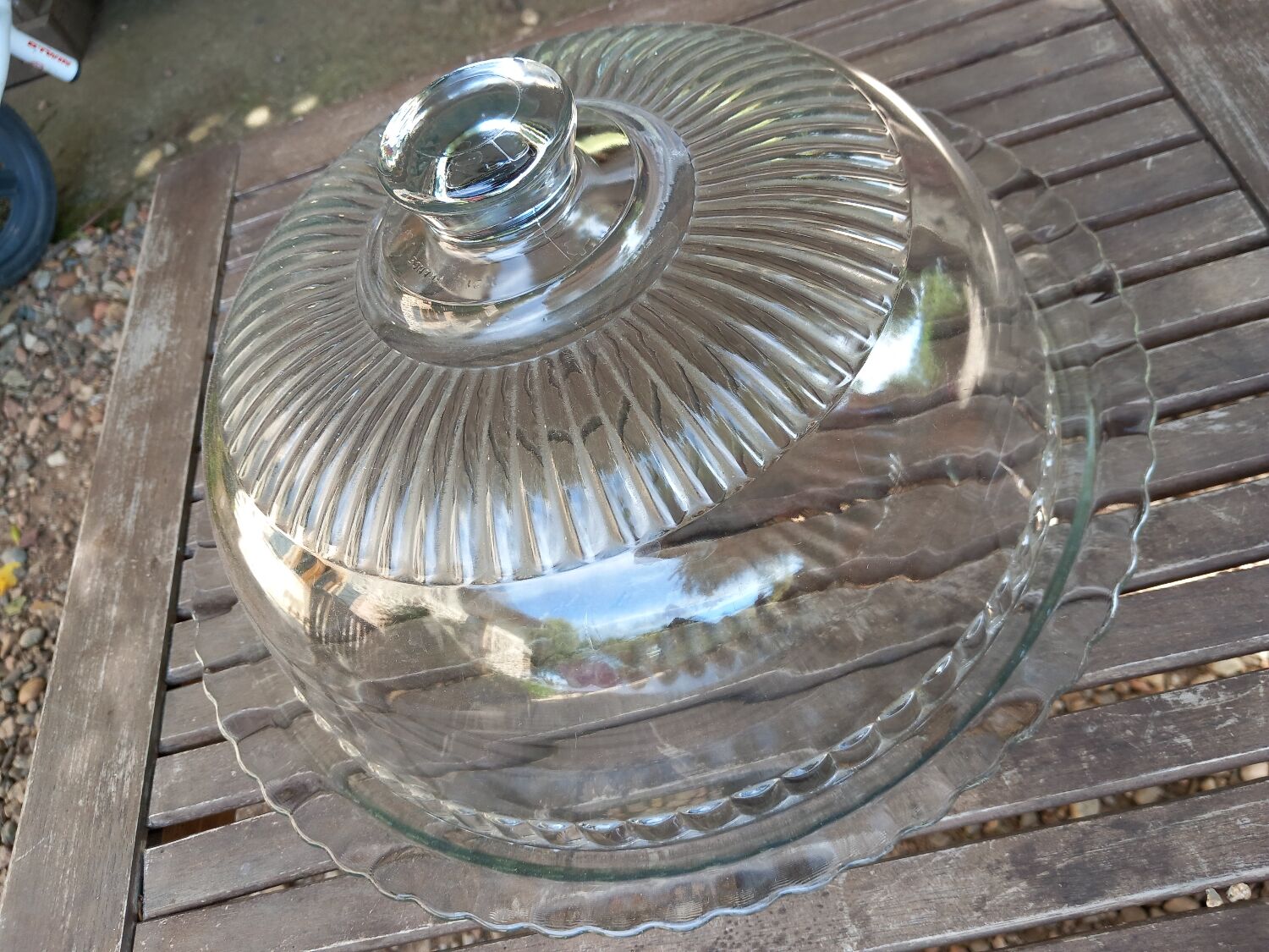Glass dish and bell