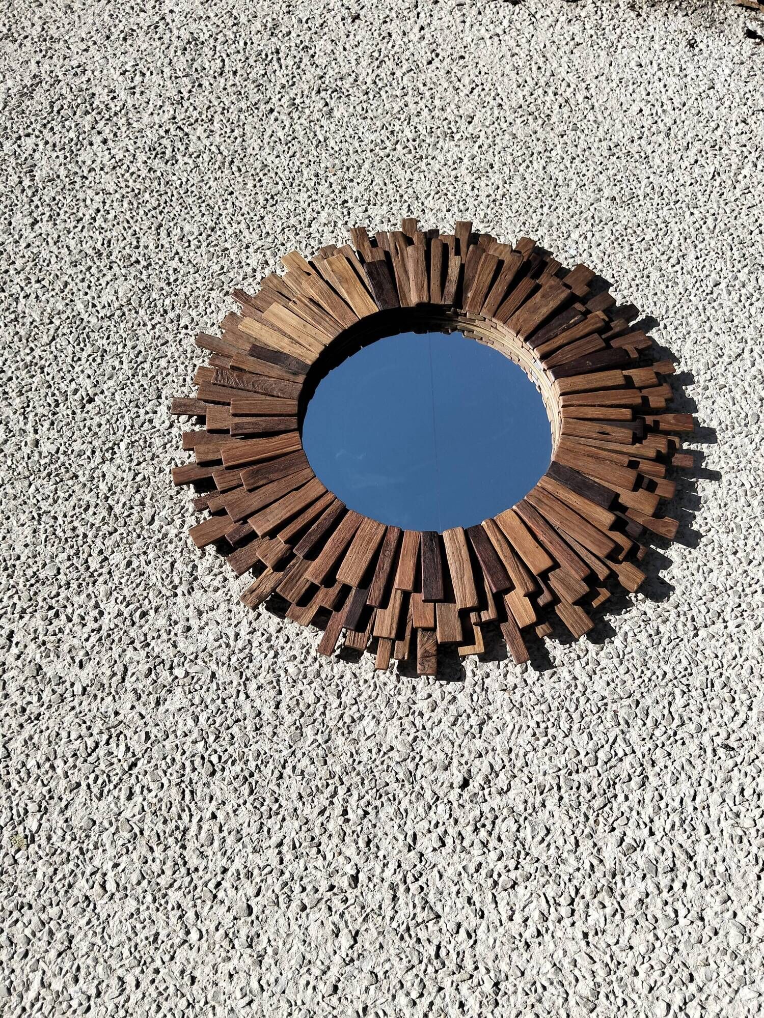 Round mirror