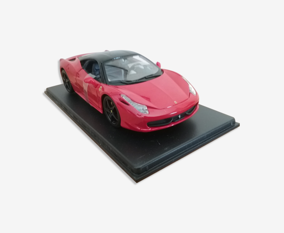 Ferrari 458 italia au 1/24 ème avec boîte cristal d origine