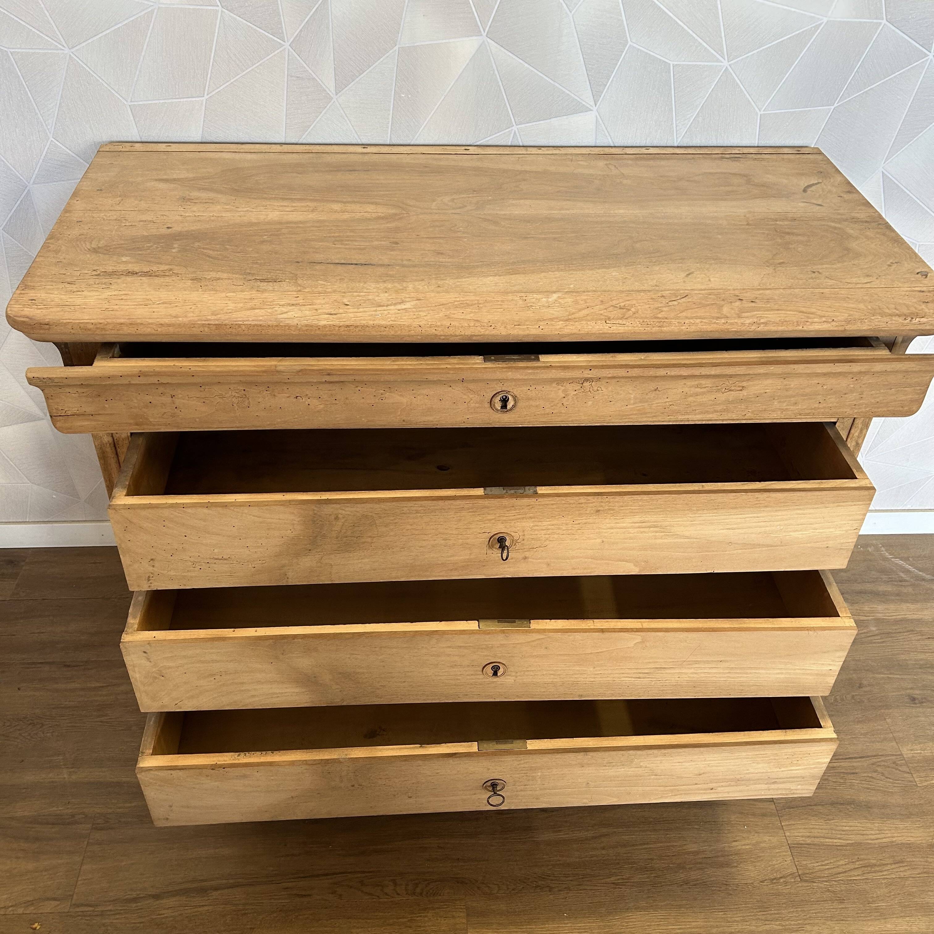 Louis Philipe chest of drawers with 4 airbrushed drawers