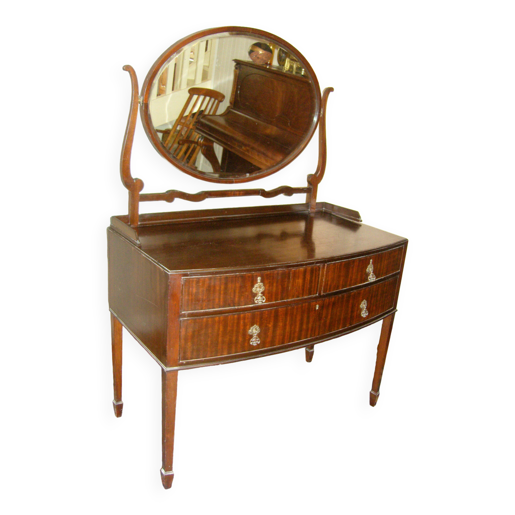 English mahogany chest of drawers