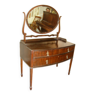 English mahogany chest of drawers