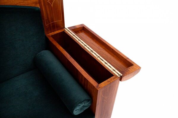 Canapé ancien d'Europe du Nord, vers 1890.