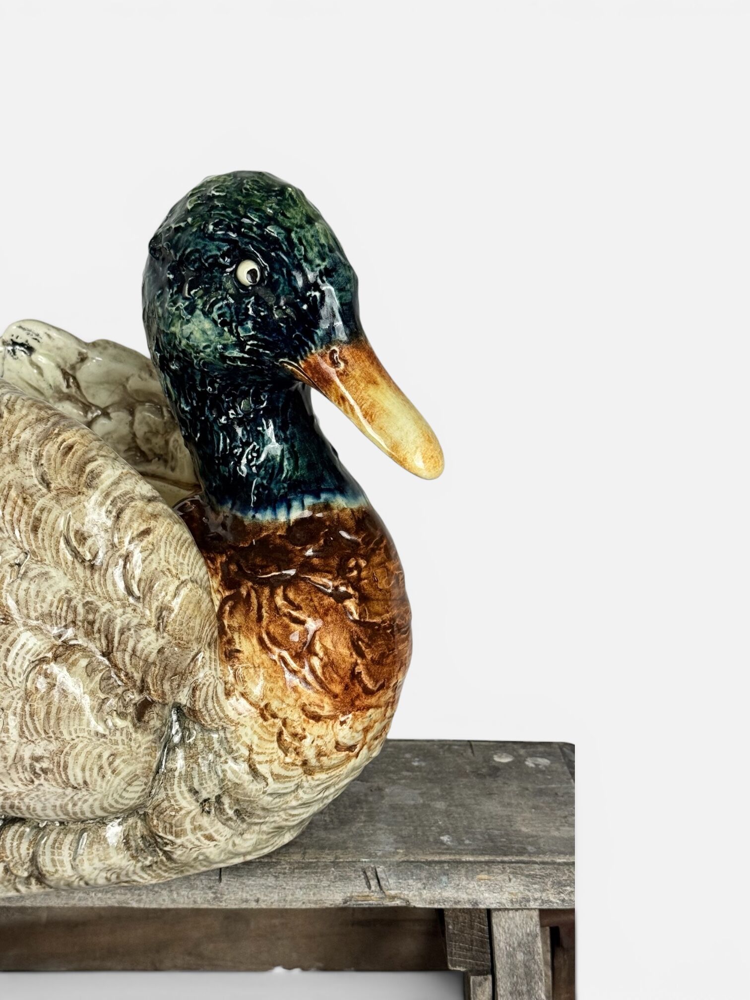 Majolica jardinière with duck decoration, 19th century.