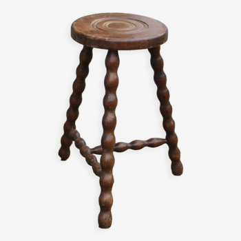 Tabouret tripode pieds bossés