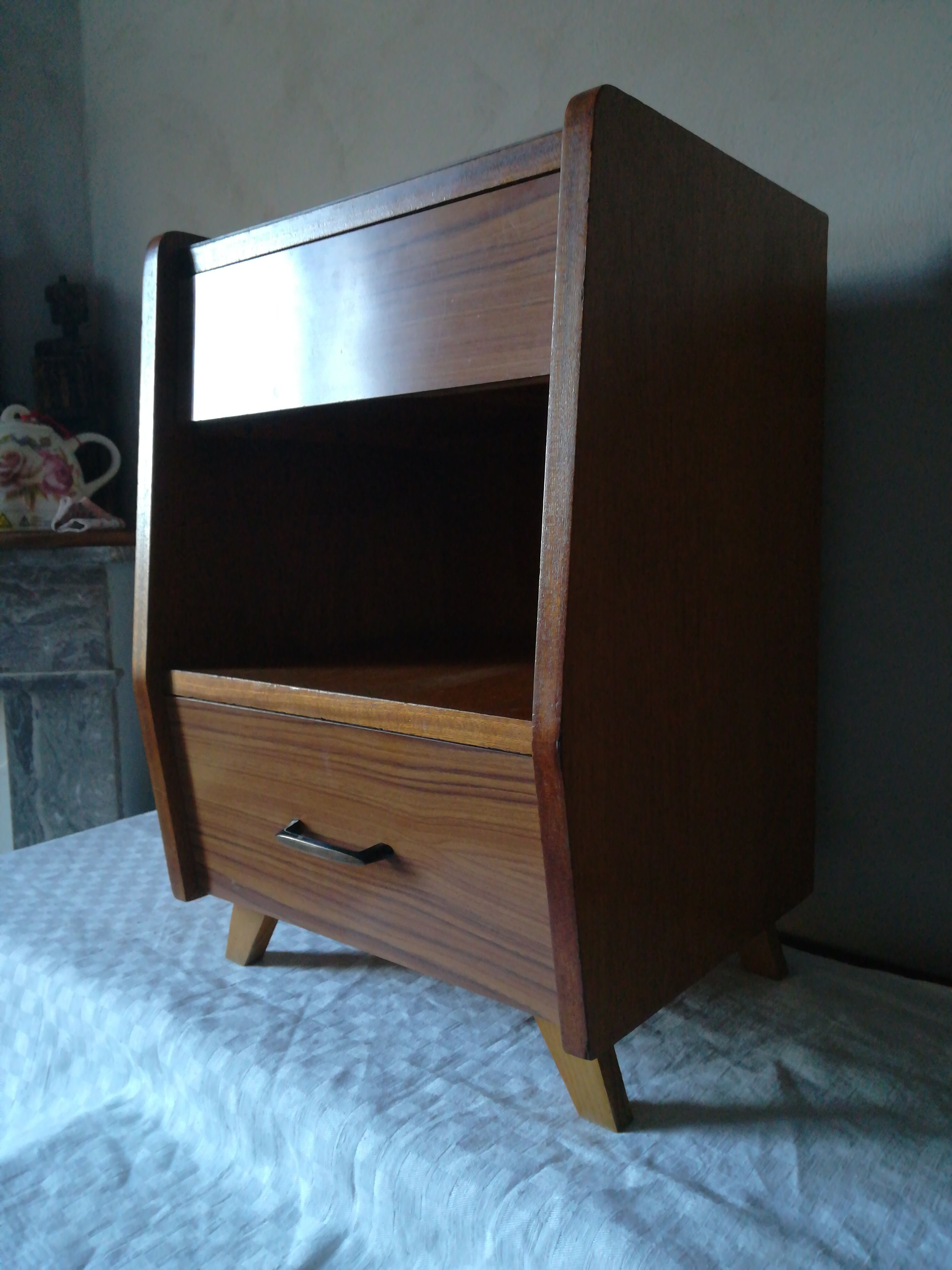 Nightstand with compass feet