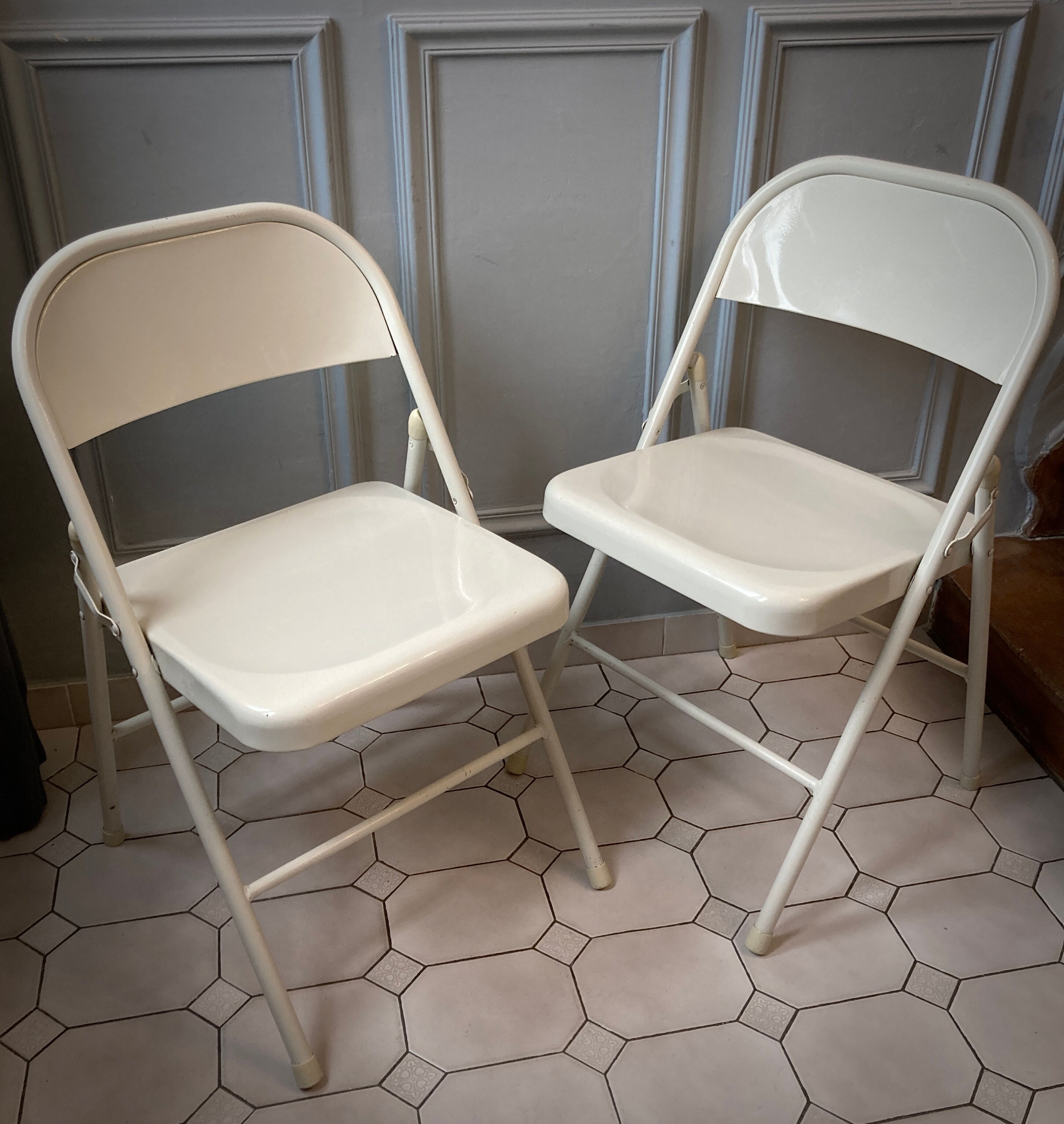 Duo of folding chairs in steel 1980s