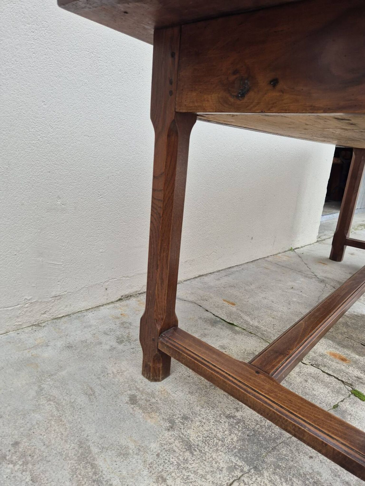 Table de Ferme bourguignonne à entretoise en noyer massif 19éme deux tiroirs-1m82