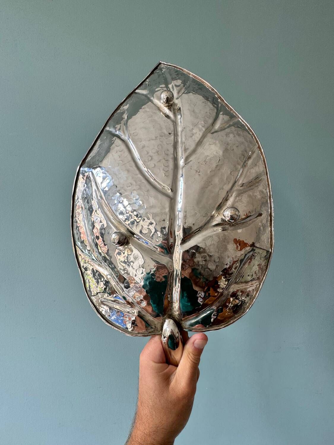 Grand plateau, centre de table en forme de feuille