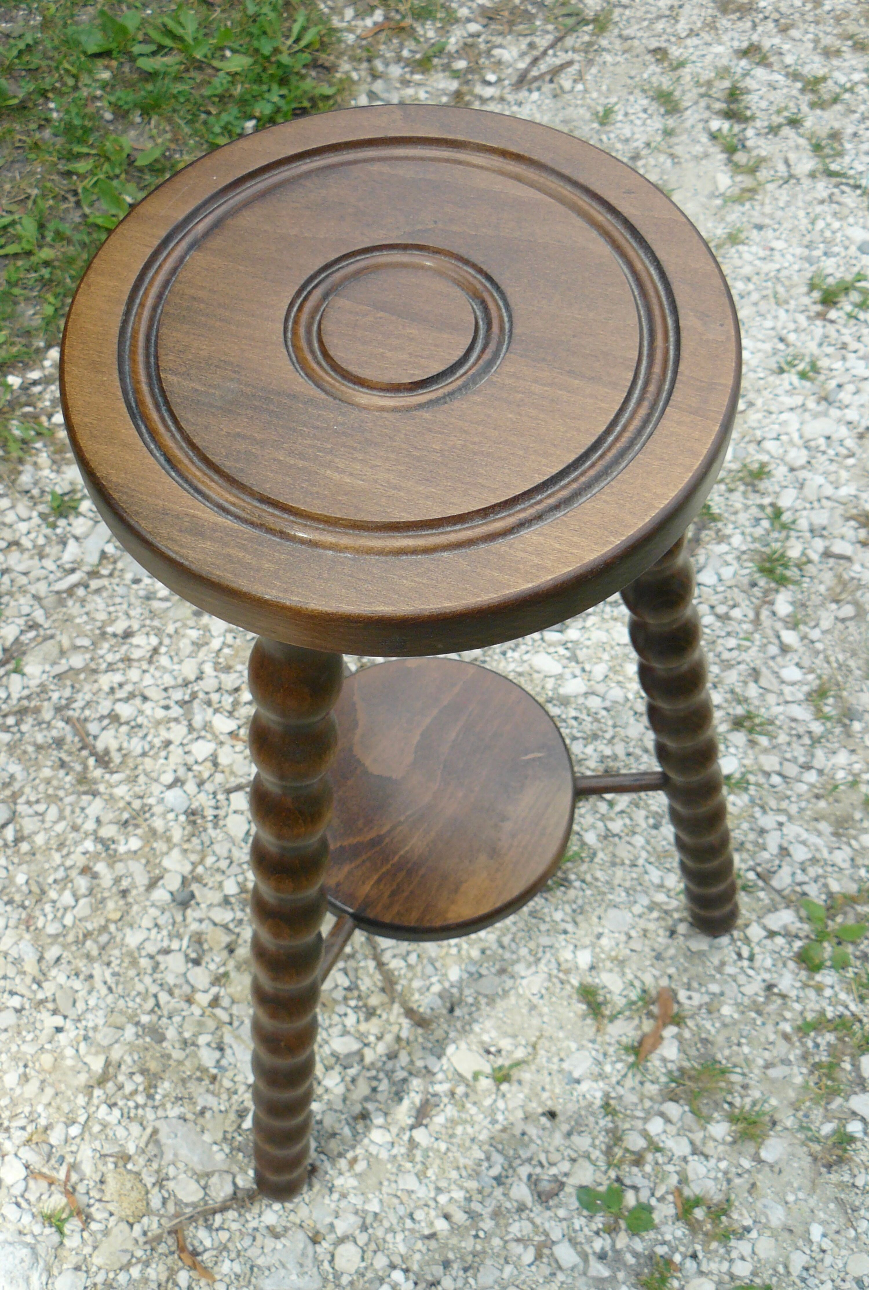 Tripod table with 2 vintage trays 1960 stool