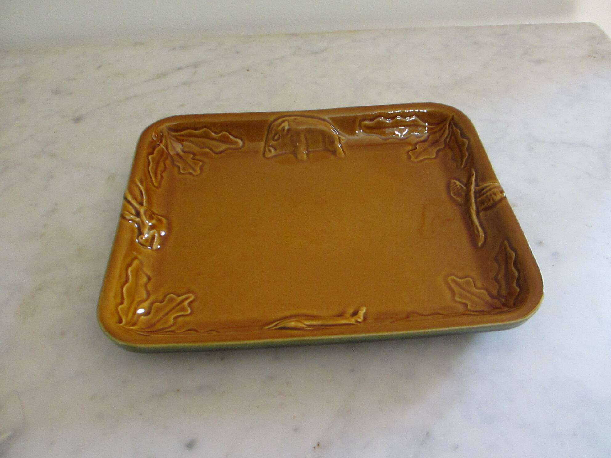 Ceramic serving dish